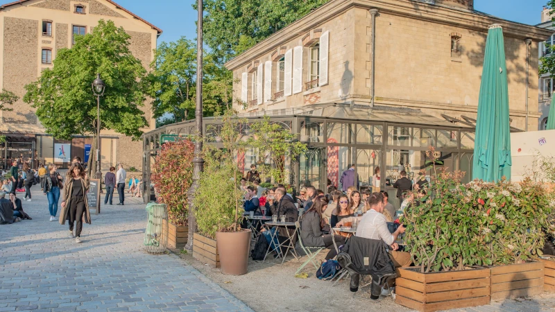 The Pavillon des Canaux, a riverside tavern by the canal, a must-visit spot at the Bassin de la Villette.