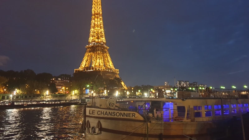 Evening Celebration and Dinner on an Authentic Parisian Houseboat