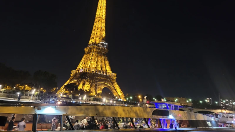 Évasion Nocturne : Réveillon en Croisière sur la Seine